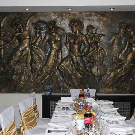Hotel Royal 2 Urziceni 외부 사진