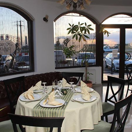 Hotel Royal 2 Urziceni 외부 사진