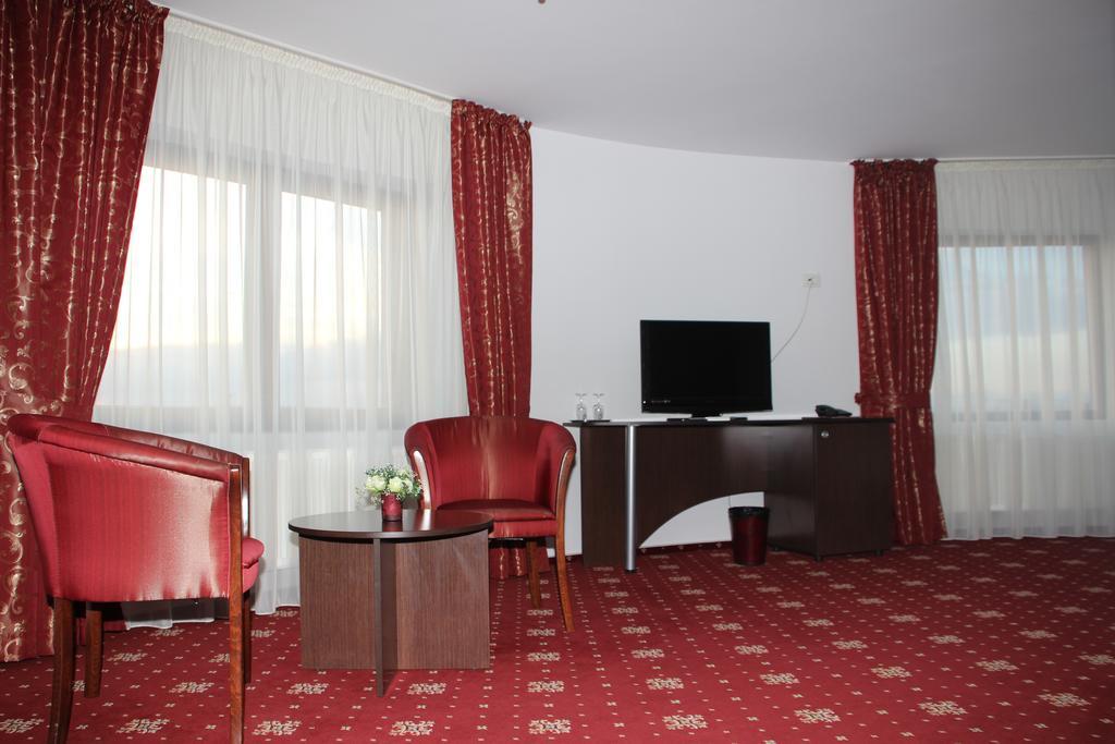 Hotel Royal 2 Urziceni 객실 사진