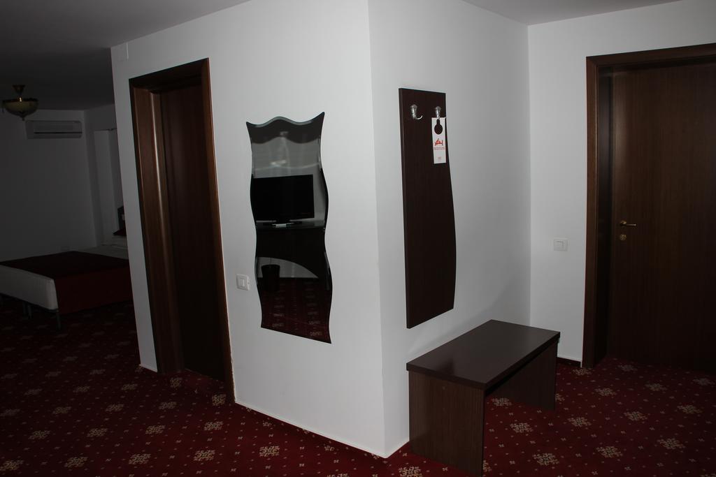 Hotel Royal 2 Urziceni 객실 사진
