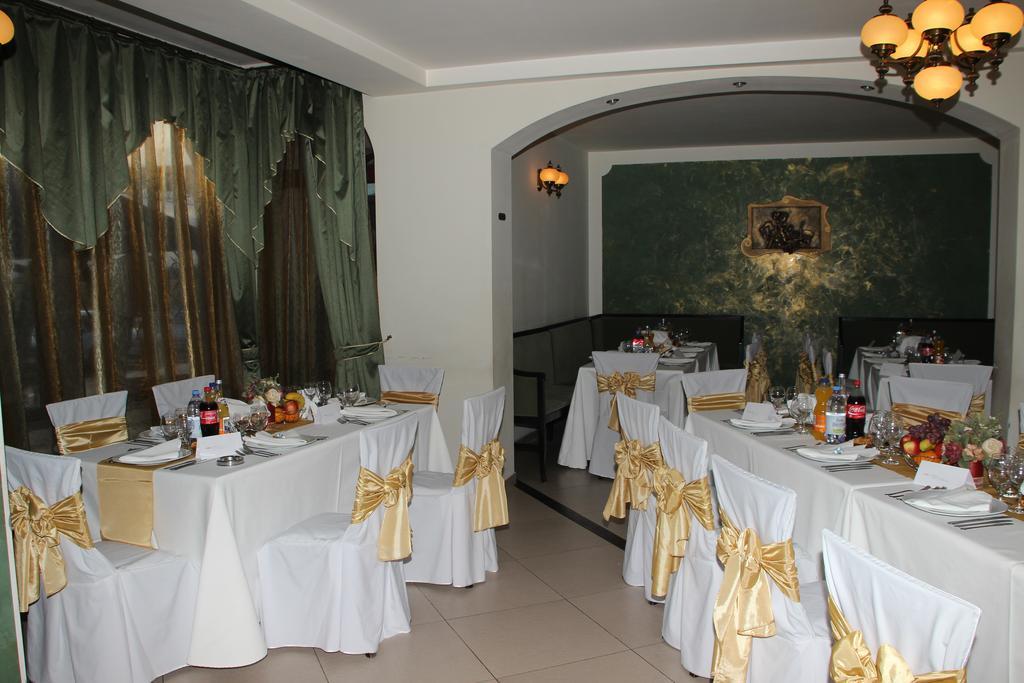 Hotel Royal 2 Urziceni 외부 사진