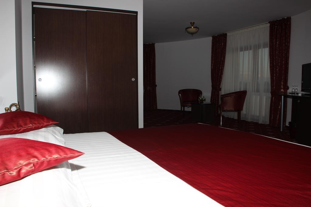 Hotel Royal 2 Urziceni 외부 사진