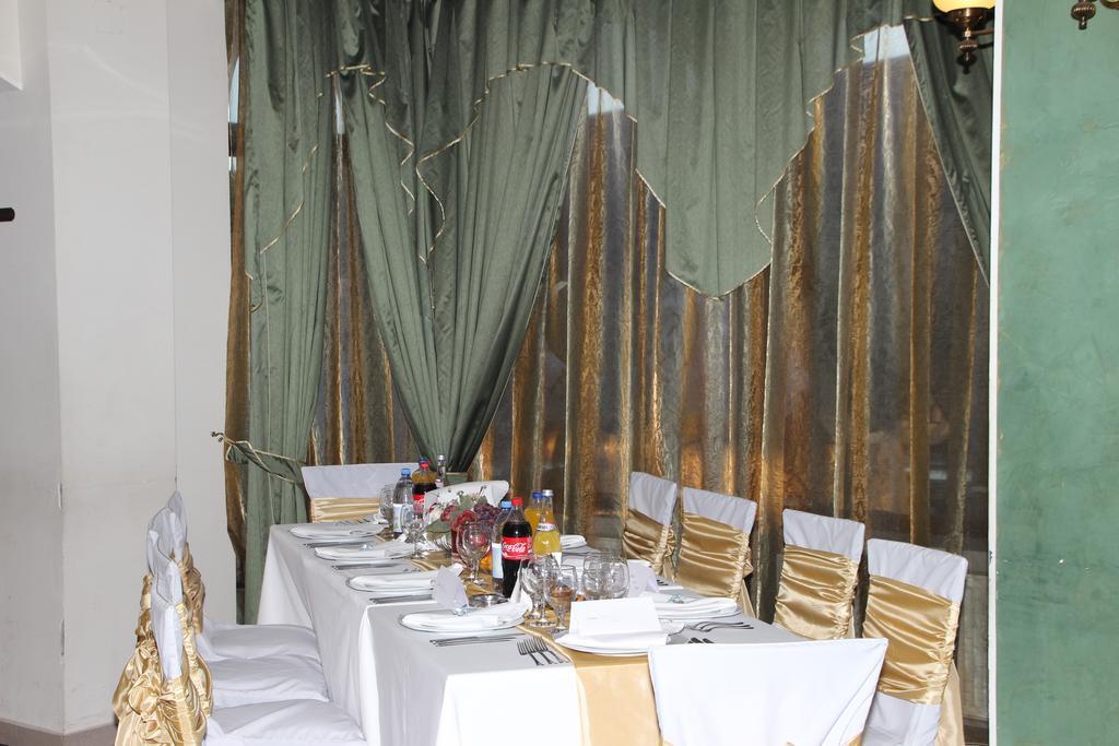 Hotel Royal 2 Urziceni 외부 사진