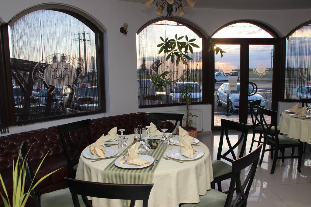 Hotel Royal 2 Urziceni 외부 사진
